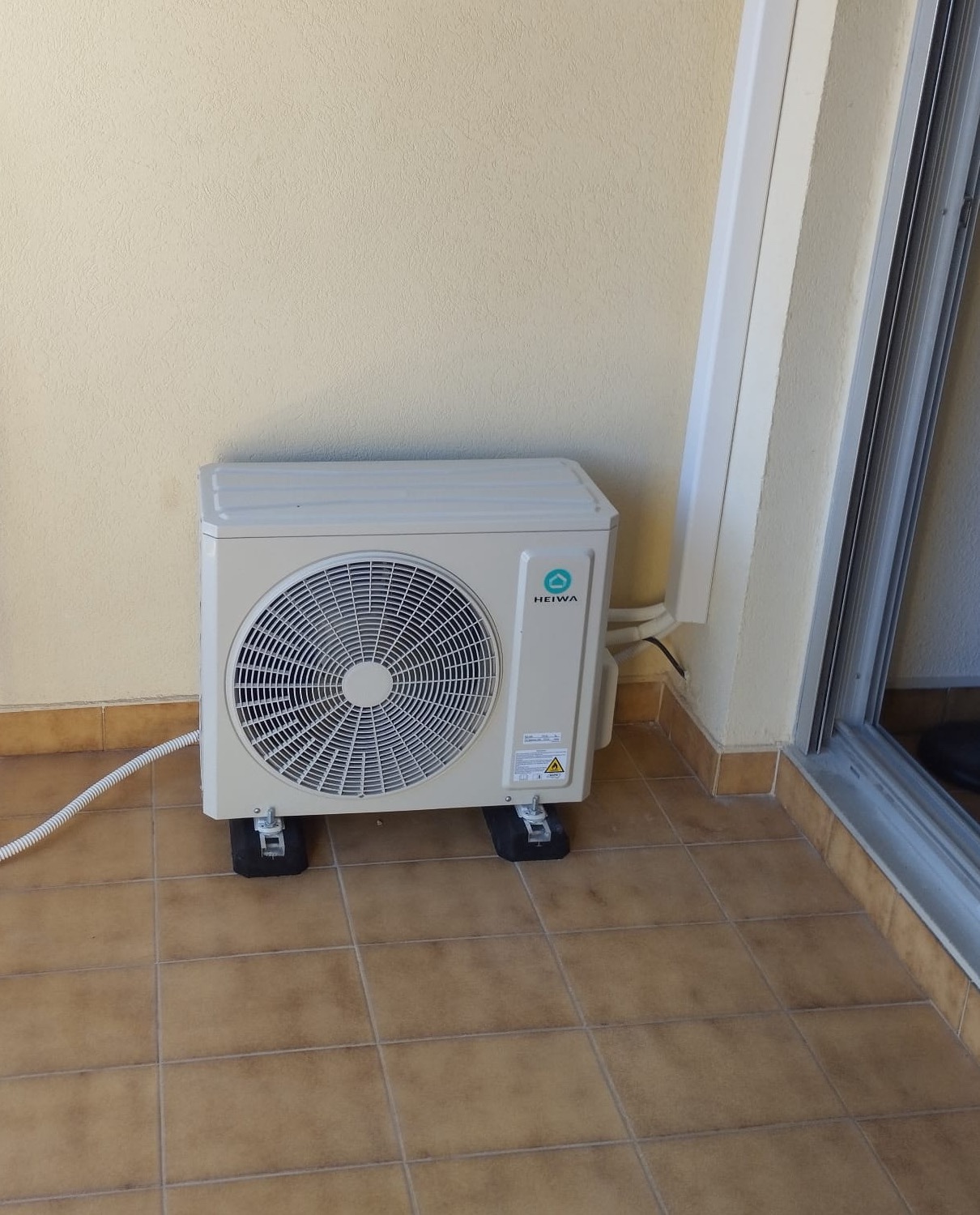 Groupe extérieur de climatisation — Aurélien Ranc, plombier-chauffagiste à Marseillan