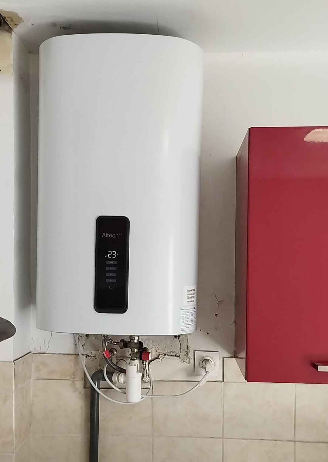 Pose d'un chauffe-eau électrique plat — Aurélien Ranc, plombier-chauffagiste à Pézenas